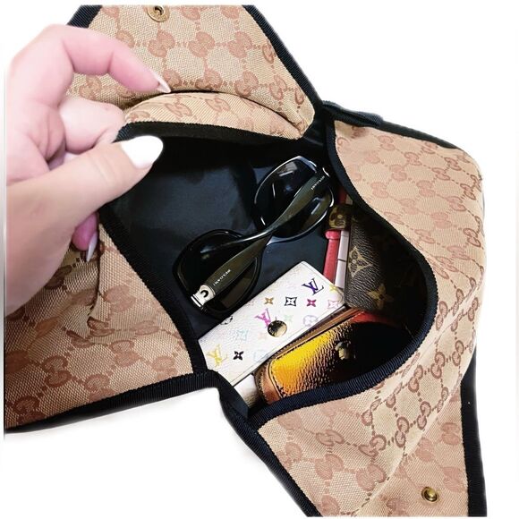 Authentic Gucci x MLB Limited Edition
Supreme Monogram Canvas Clutch / Pouch - Picture 9 of 13